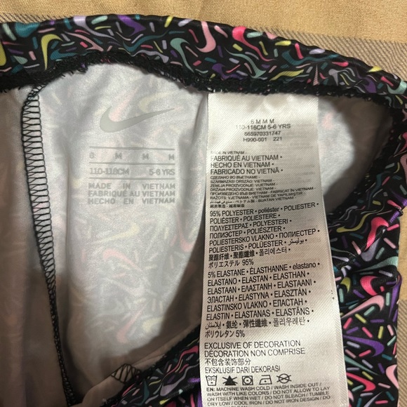 Nike Girls Multicolor Shorts - Picture 3 of 3